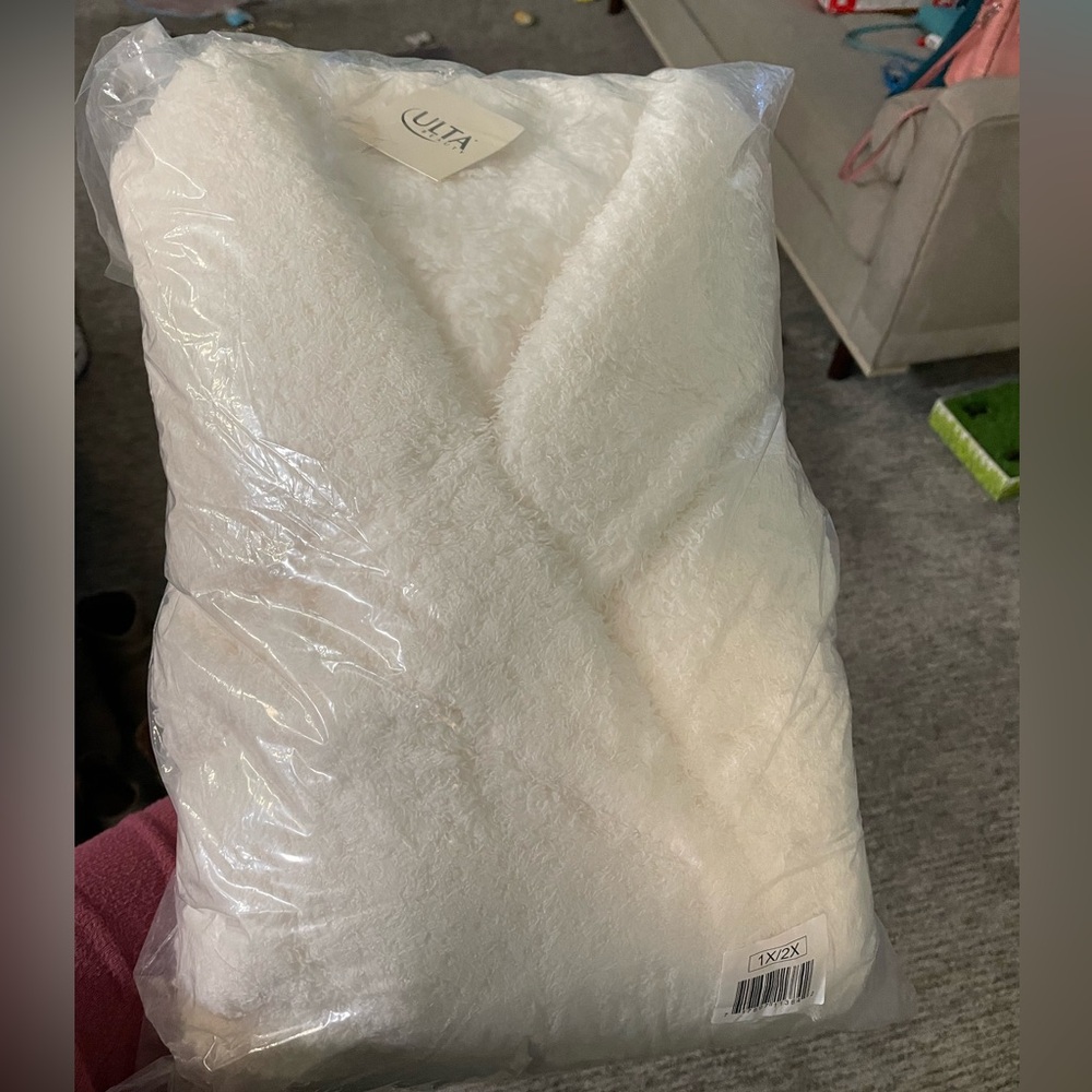 Ulta White Tie Robe